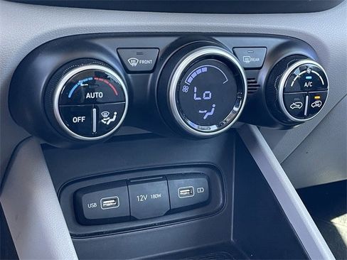 Used 2022 Hyundai Venue SEL image 18