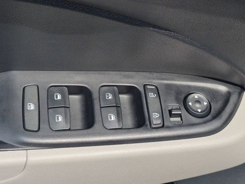 Certified 2023 Hyundai Venue SEL FWD image 15