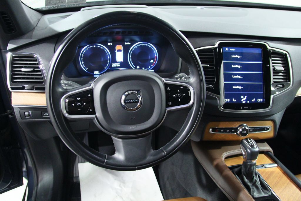 Used 2022 Volvo XC90 T6 Momentum w/ Advanced Package AWD/4WD image 5