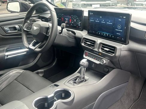 Used 2025 Ford Mustang Coupe RWD image 17