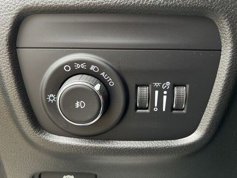 Certified 2025 Jeep Grand Cherokee Limited image 21