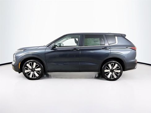 New 2025 Mitsubishi Outlander SE image 4