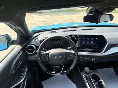 Used 2025 Chevrolet Trax RS w/ Driver Confidence Package FWD image 39