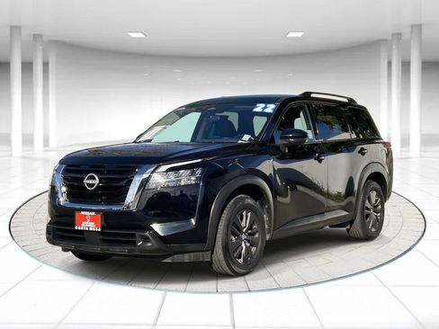 Used 2022 Nissan Pathfinder SV image 1