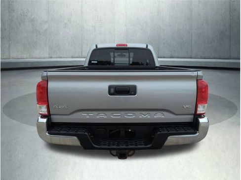 Used 2017 Toyota Tacoma SR5 image 4