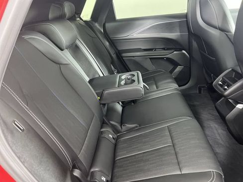 Used 2025 Cadillac Lyriq Sport AWD/4WD image 28