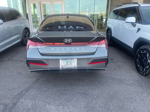Used 2024 Hyundai Elantra SE FWD image 7