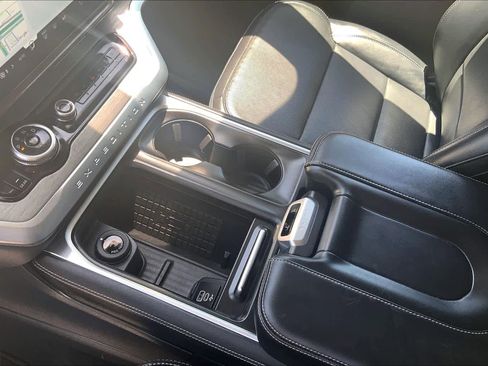 Used 2025 Ford Expedition Platinum AWD/4WD image 17