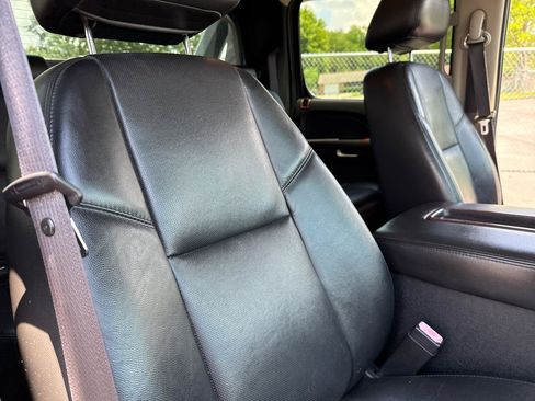 Used 2012 Chevrolet Avalanche LTZ AWD/4WD image 27