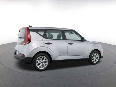 Used 2025 Kia Soul LX w/ LX Technology Package FWD image 11