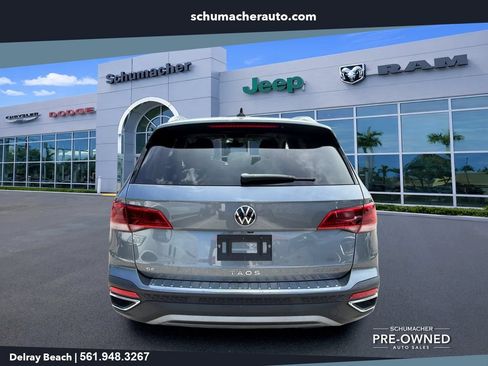 Used 2023 Volkswagen Taos SE w/ Panoramic Sunroof Package FWD image 6