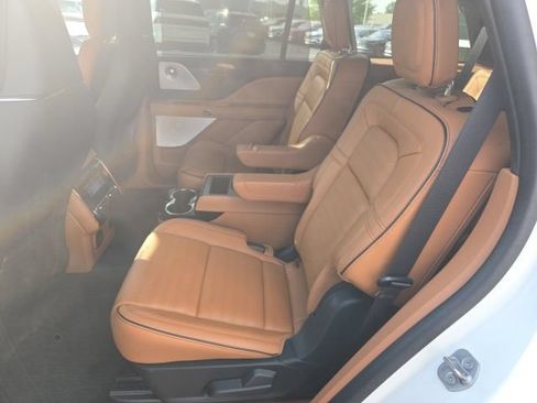 Certified 2024 Lincoln Aviator Black Label w/ Dynamic Handling Package AWD/4WD image 32