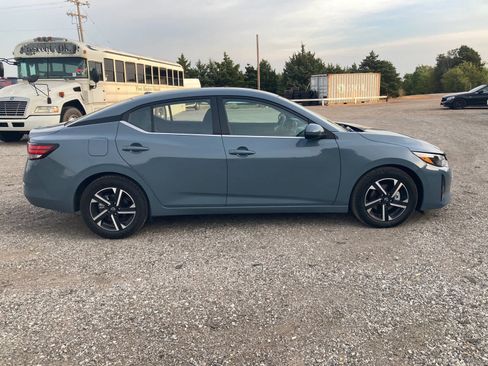 Used 2025 Nissan Sentra SV FWD image 8