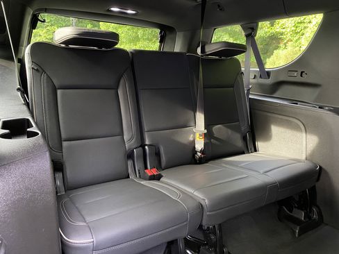 Used 2023 Chevrolet Suburban Premier AWD/4WD image 38