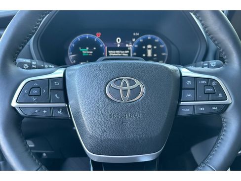 Used 2025 Toyota Grand Highlander AWD image 28