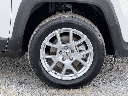 Used 2023 Jeep Renegade Latitude image 29