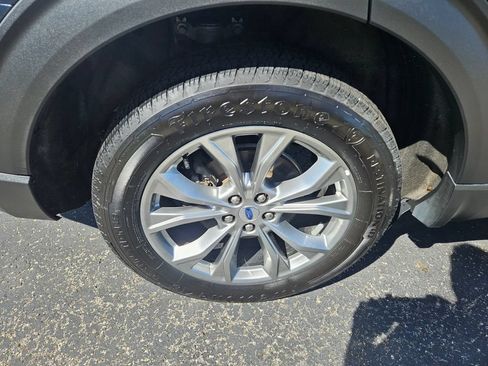 Used 2023 Ford Explorer XLT w/ Equipment Group 202A AWD/4WD image 11