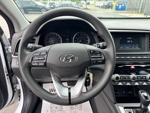 Used 2020 Hyundai Elantra SE w/ Cargo Package (C1) FWD image 14