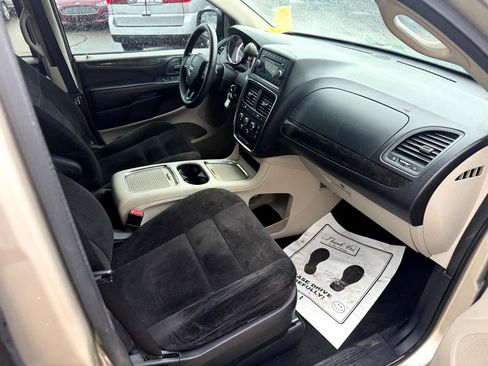 Used 2014 Dodge Grand Caravan SXT image 12