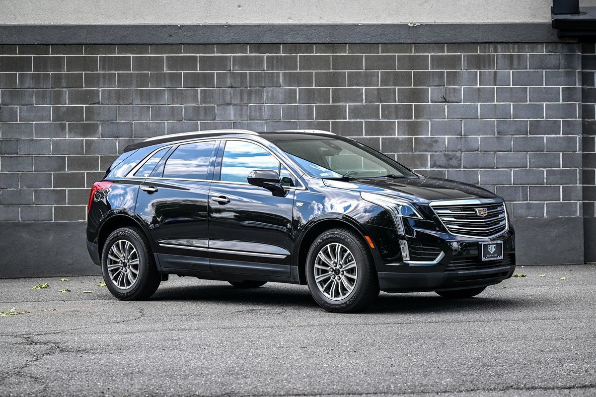 Used 2018 Cadillac XT5 Luxury w/ Driver Awareness Package FWD image 2