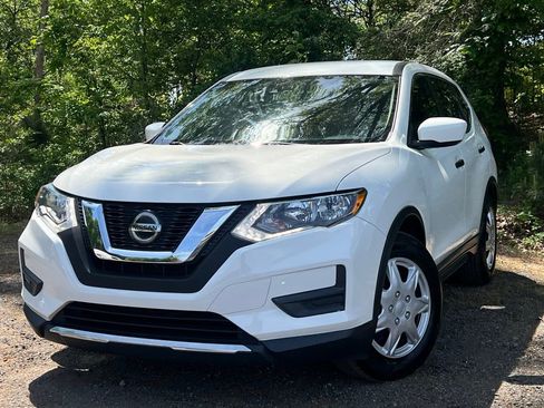 Used 2020 Nissan Rogue S FWD image 1