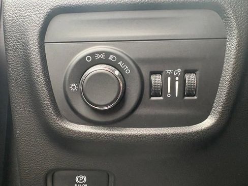 Used 2023 Jeep Grand Cherokee Altitude AWD/4WD image 20