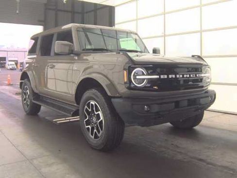 Used 2025 Ford Bronco Outer Banks AWD/4WD image 6