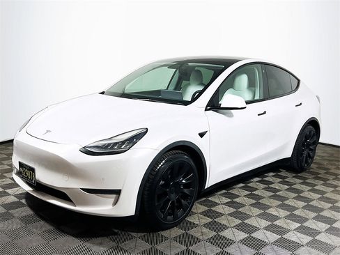 Used 2021 Tesla Model Y Long Range image 4