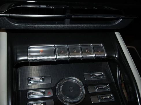 Used 2025 Lincoln Nautilus Premier w/ Equipment Group 102A image 18