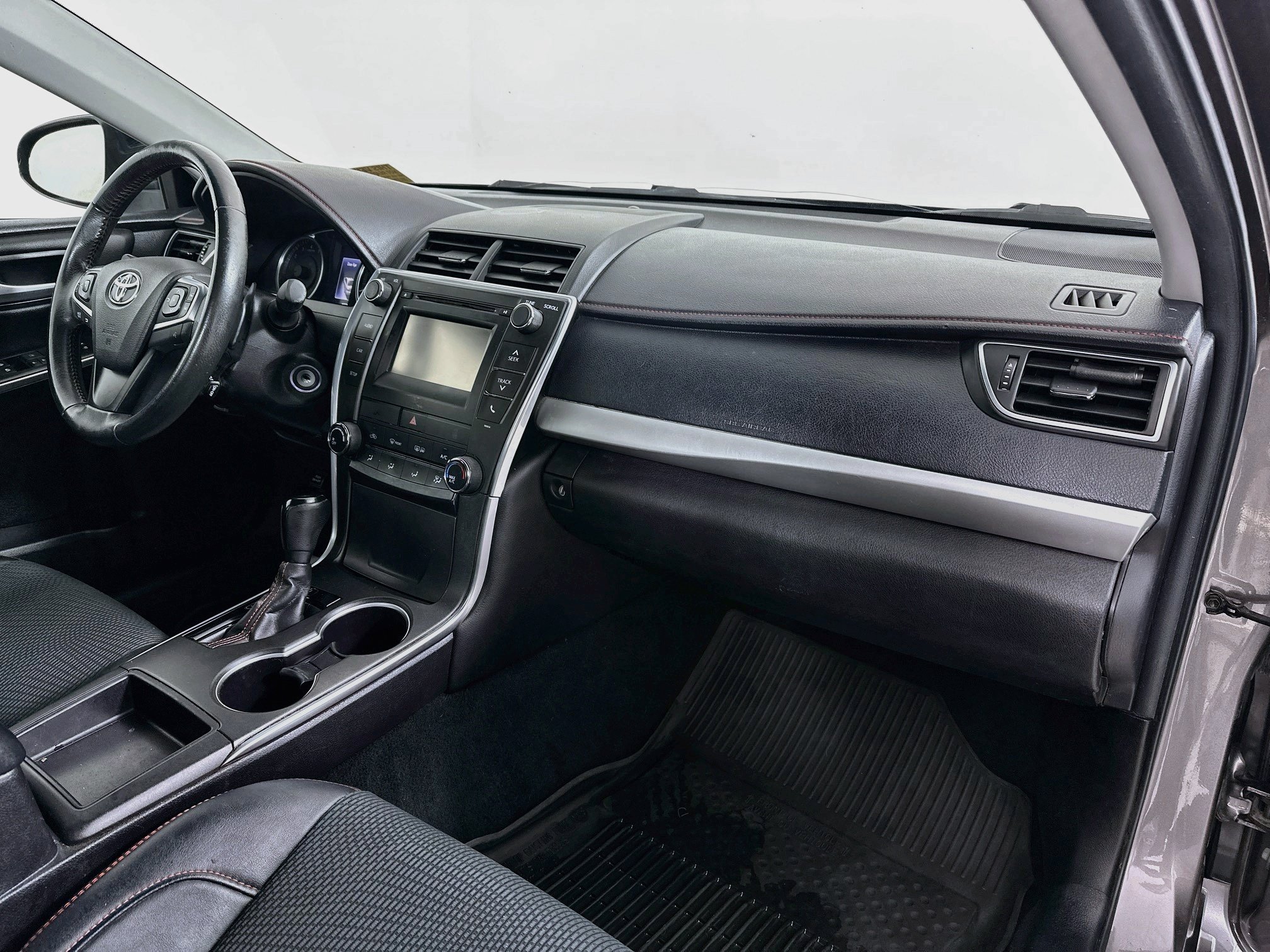 Used 2017 Toyota Camry SE FWD image 26