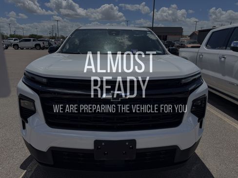 Used 2025 Chevrolet Traverse LT w/ Midnight/Sport Edition FWD image 1