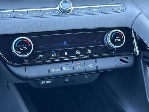 New 2025 Hyundai Elantra SEL image 17