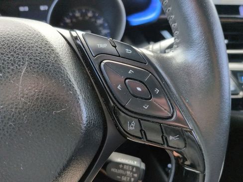 Used 2021 Toyota C-HR XLE FWD image 23