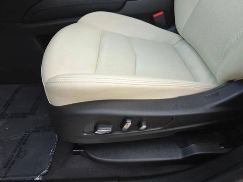 Used 2024 Cadillac XT5 Sportv w/ Technology Package AWD/4WD image 12