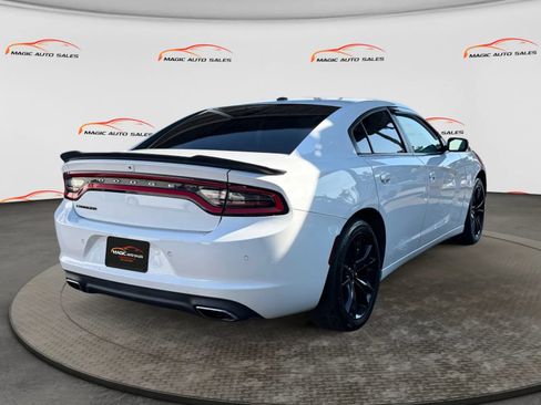 Used 2018 Dodge Charger SXT w/ Blacktop Package RWD image 10