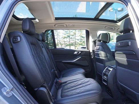 Used 2023 BMW X7 xDrive40i w/ Premium Package image 50