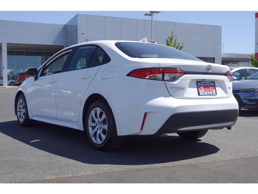 Certified 2025 Toyota Corolla LE FWD image 5