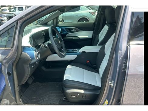 Used 2024 Chevrolet Equinox EV LT FWD image 5