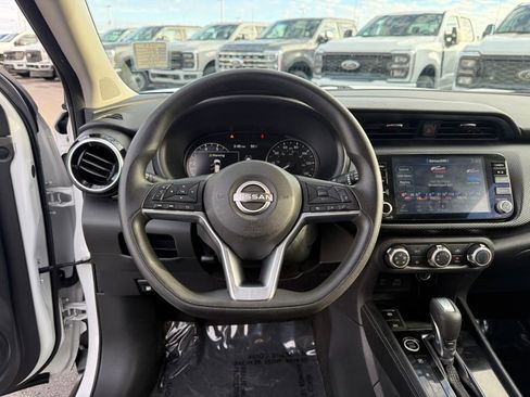 Used 2023 Nissan Kicks SV image 15