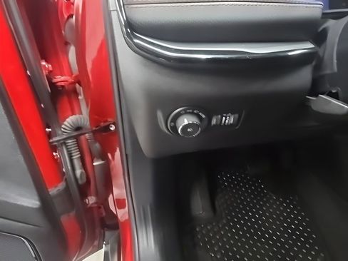 Used 2025 Jeep Compass Trailhawk AWD/4WD image 11