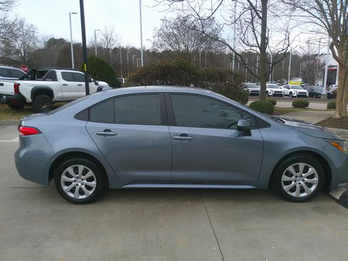 Used 2023 Toyota Corolla LE image 5