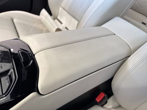 Used 2025 BMW 530i xDrive w/ Premium Package image 31