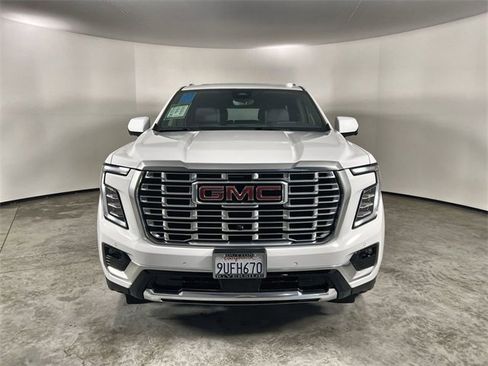 Used 2025 GMC Yukon Denali w/ Denali Reserve Package image 3