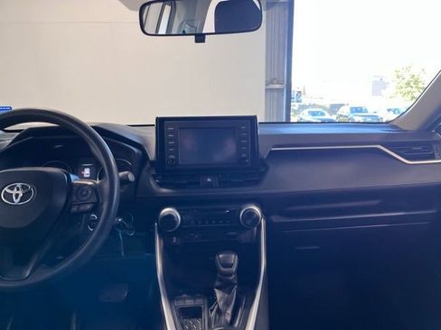 Used 2019 Toyota RAV4 LE image 20