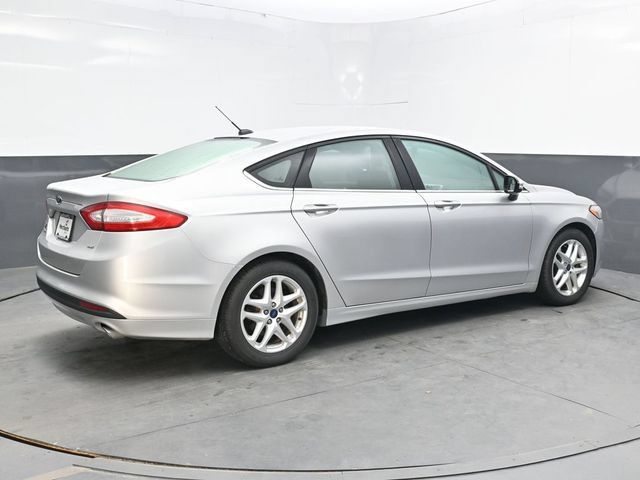 Used 2015 Ford Fusion SE FWD image 8
