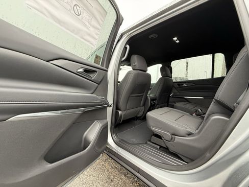 New 2026 Chevrolet Traverse LT image 14