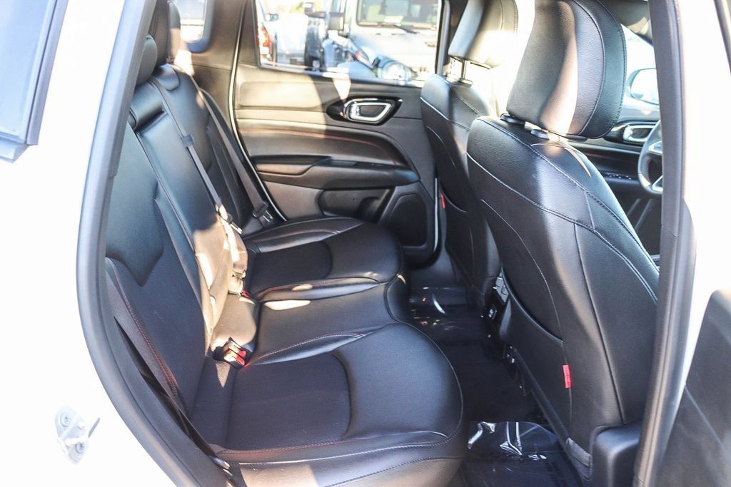 Used 2024 Jeep Compass Trailhawk AWD/4WD image 18