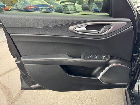 Used 2022 Alfa Romeo Giulia Veloce image 6