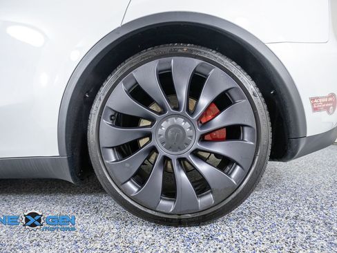 Used 2024 Tesla Model Y Performance AWD/4WD image 46