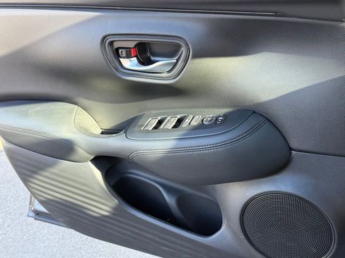 Certified 2026 Honda HR-V LX image 32